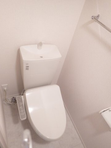 物件内観写真9　(温水洗浄便座)