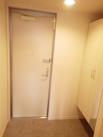 物件内観写真11　(玄関)
