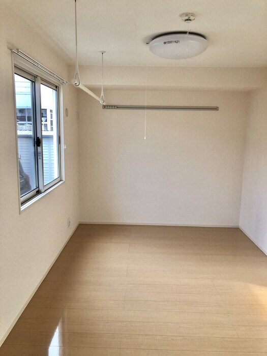 物件内観写真12　(室内物干し金物)