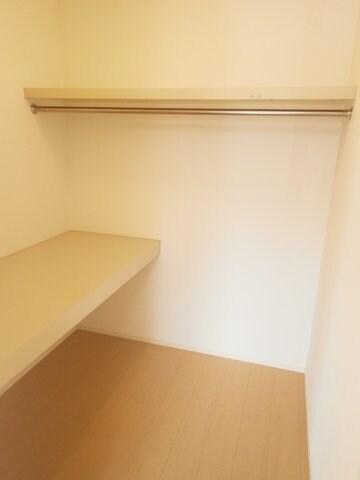 物件内観写真8　(ウォークインクローゼット)