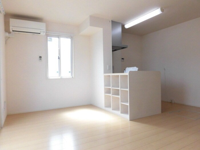 物件内観写真3　(居室・リビング)