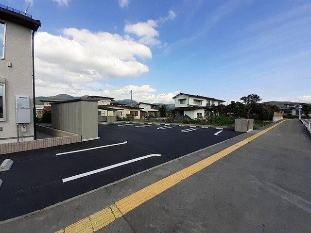 物件外観写真2　(駐車場)