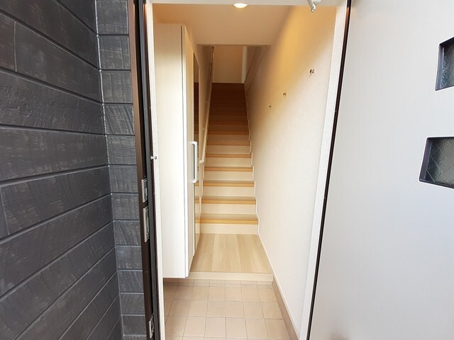 物件内観写真12　(玄関)