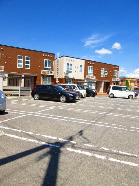 物件外観写真2　(駐車場)