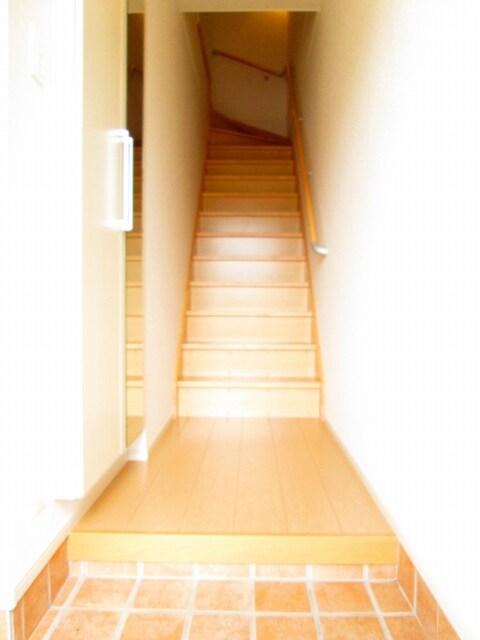 物件内観写真12　(玄関)