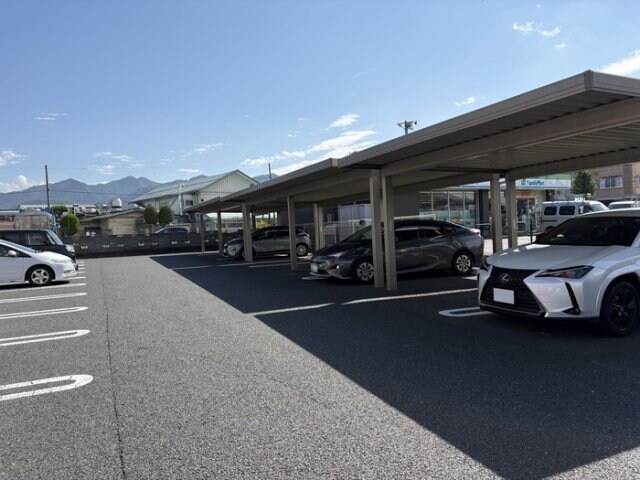 物件外観写真2　(駐車場)