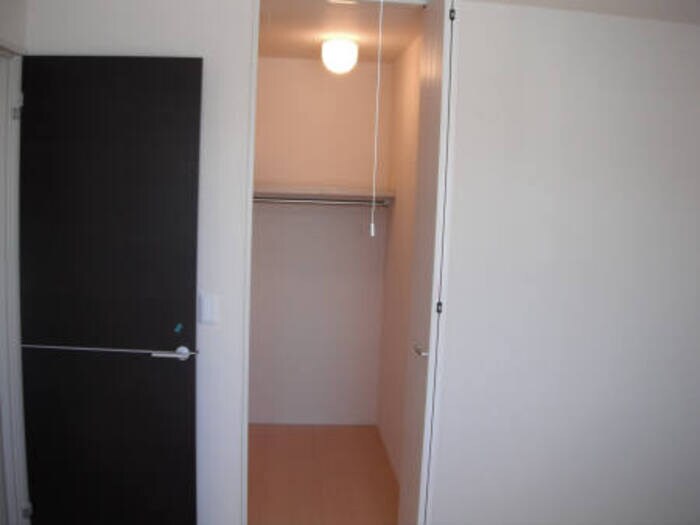 物件内観写真13　(北洋室ウォークインクローゼット)