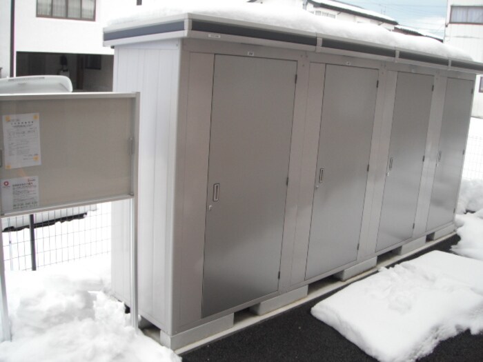 物件内観写真14　(物置)