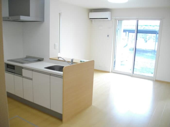 物件内観写真2　(LDK)