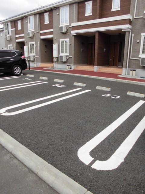 物件外観写真2　(駐車場)