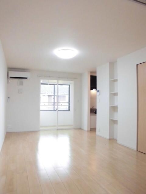 物件内観写真4　(居室・リビング)