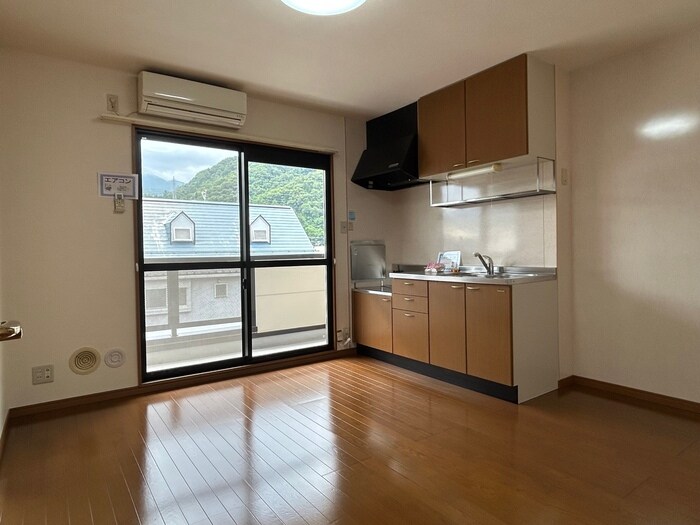 物件内観写真3　(ＤＫ)