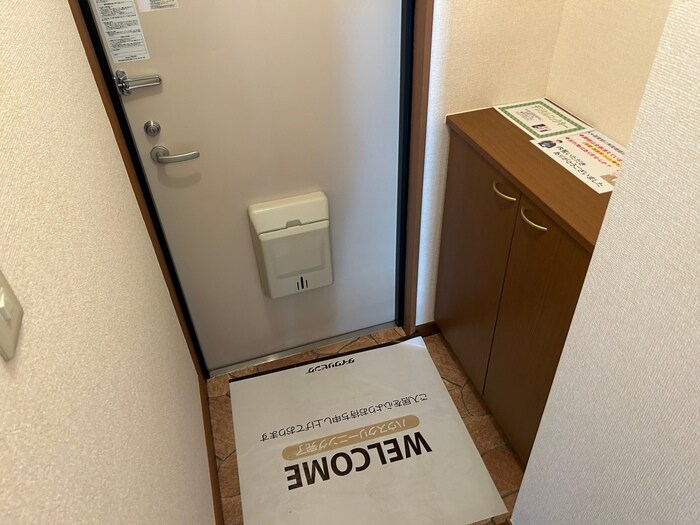 物件内観写真10　(玄関)