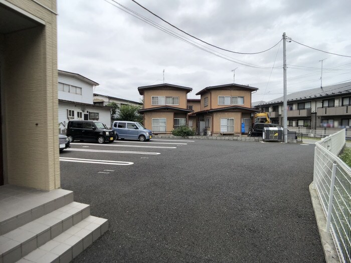 物件外観写真2　(駐車場)