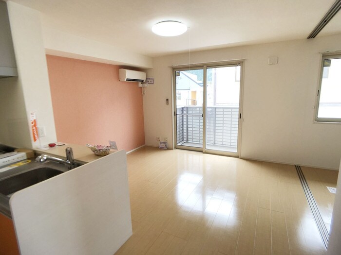 物件内観写真4　(居室・リビング)