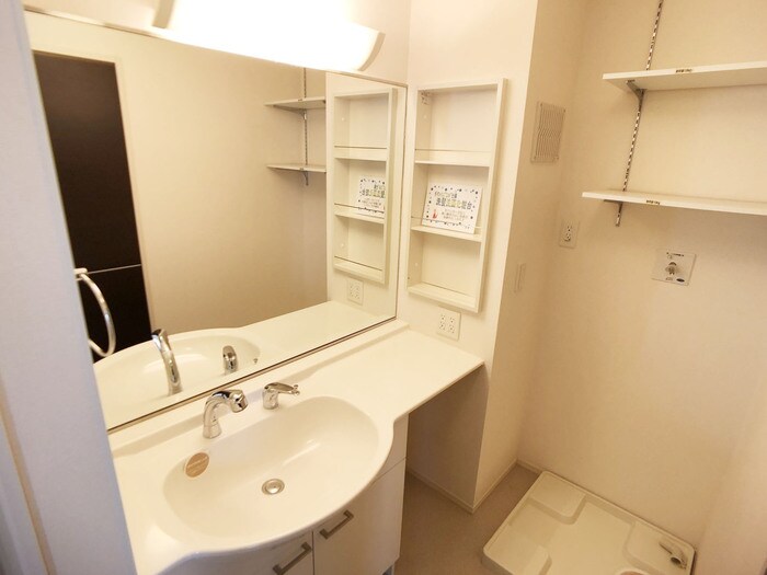 物件内観写真8　(洗面所)