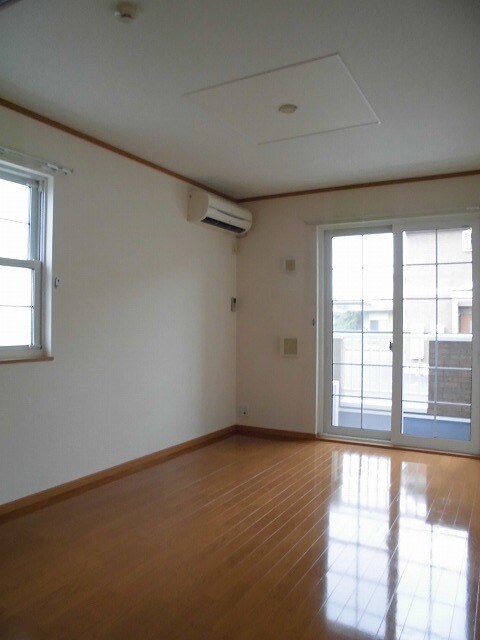 物件内観写真4　(居室・リビング)