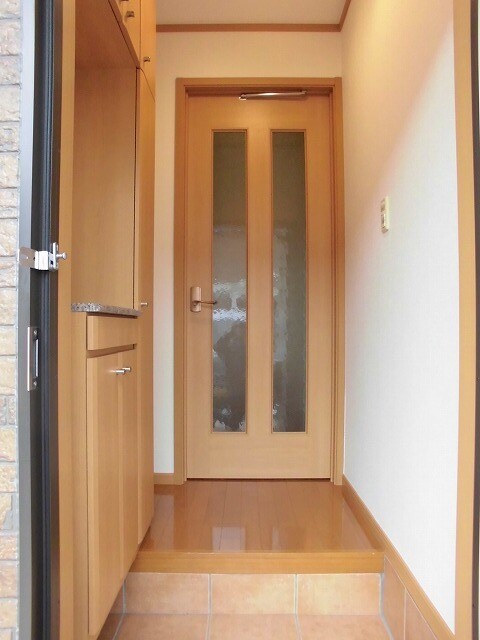 物件内観写真7　(玄関)