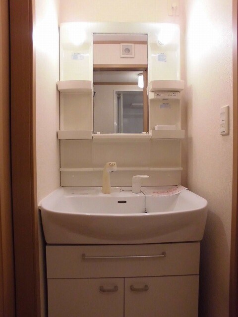 物件内観写真8　(洗面所)