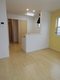 物件内観写真5　(居室・リビング)