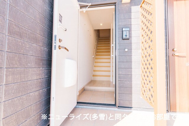 物件内観写真11　(玄関)