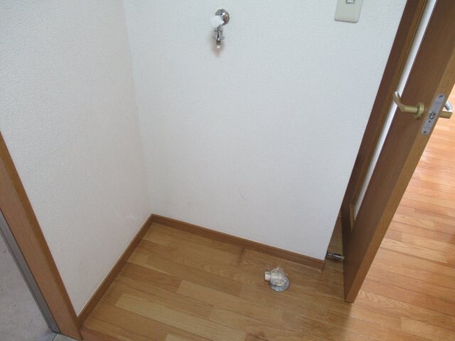 物件内観写真13　(洗濯機置き場)