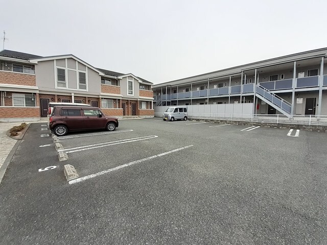 物件外観写真2　(駐車場)