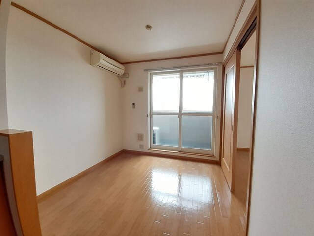 物件内観写真4　(居室・リビング)