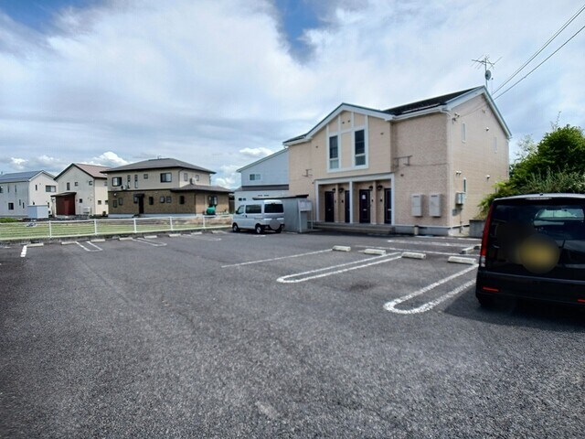 物件外観写真2　(駐車場)