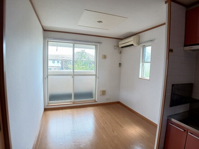 物件内観写真4　(居室・リビング)