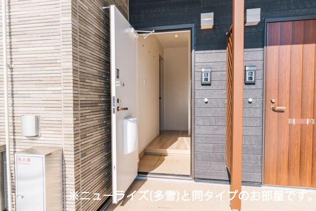 物件内観写真11　(玄関)