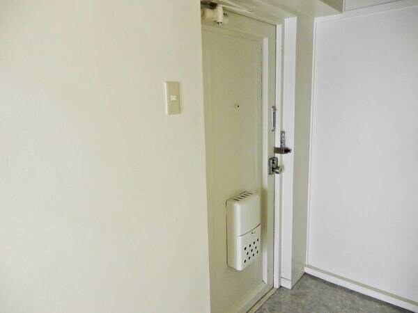 玄関(ビレッジハウスの同一物件・同一タイプの間取りの写真です)