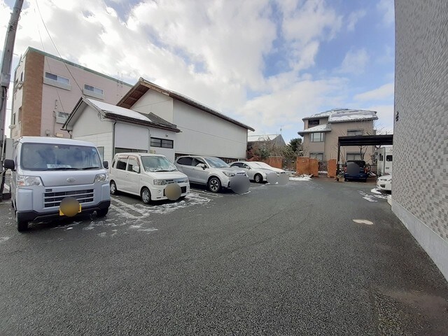 物件外観写真2　(駐車場)