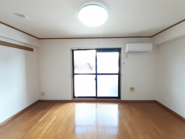 物件内観写真4　(居室・リビング)