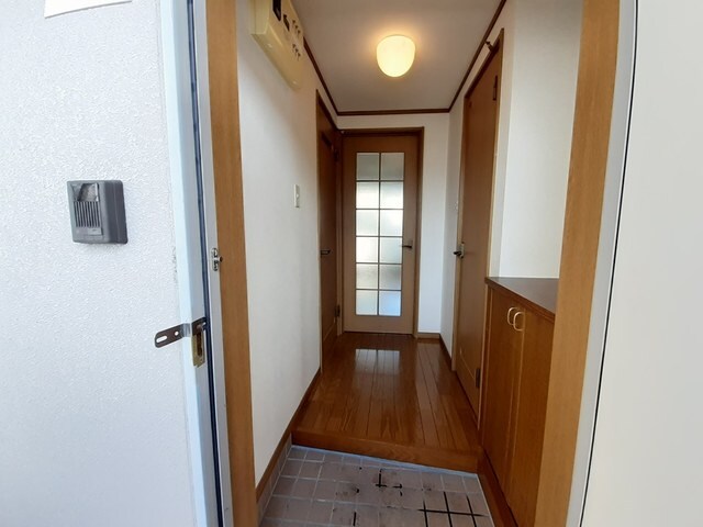 物件内観写真12　(玄関)