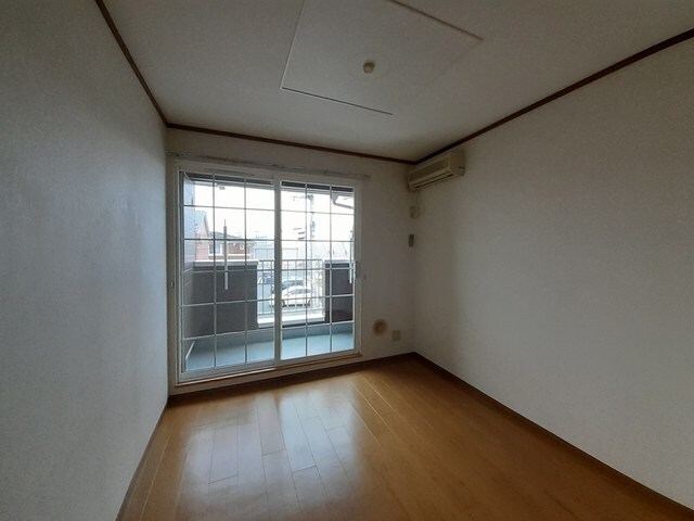 物件内観写真4　(居室・リビング)