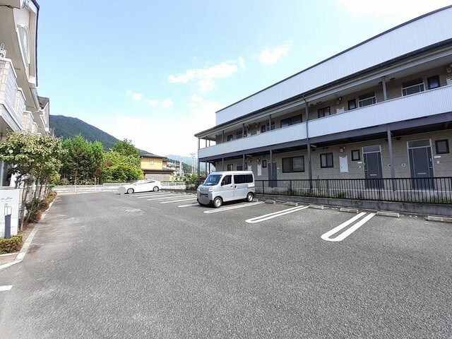 物件外観写真2　(駐車場)