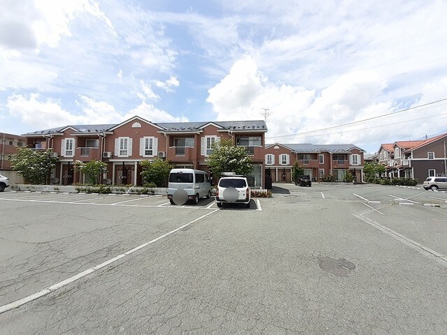 物件外観写真2　(駐車場)