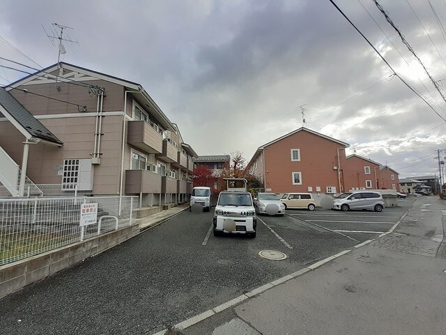 物件外観写真2　(駐車場)