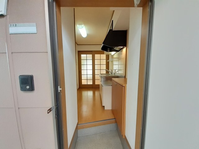 物件内観写真12　(玄関)