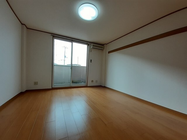 物件内観写真4　(居室・リビング)