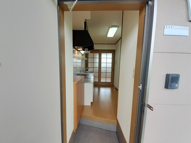 物件内観写真12　(玄関)