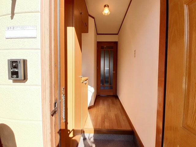 物件内観写真12　(玄関)