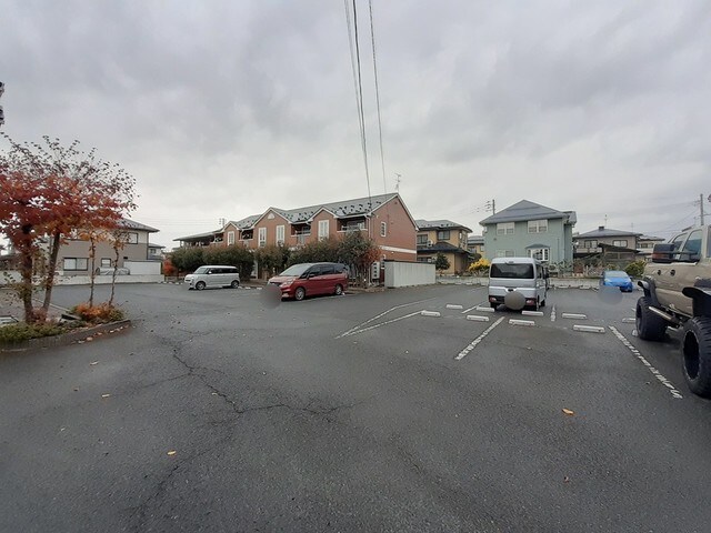物件外観写真2　(駐車場)