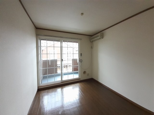 物件内観写真4　(居室・リビング)