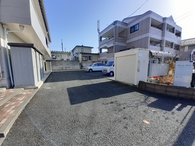 物件外観写真2　(駐車場)