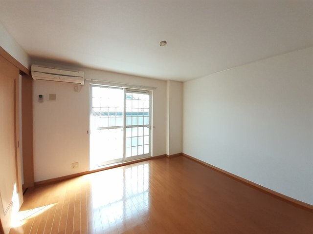 物件内観写真4　(居室・リビング)