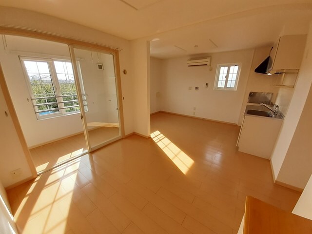 物件内観写真4　(居室・リビング)