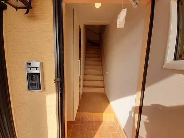 物件内観写真12　(玄関)