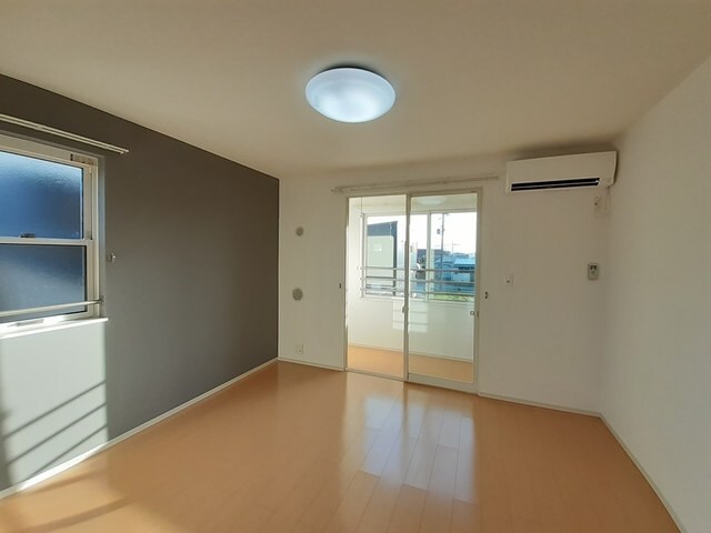 物件内観写真4　(居室・リビング)